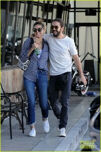 heidi-klum-tom-kaulitz-motorcycle-shopping-05.thumb.jpg.b8466ae38726320eb1953d5aee798318.jpg