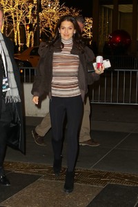 hilaria-baldwin-arrives-at-late-night-with-seth-meyers-in-los-angeles-12-06-2018-3.jpg