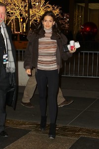 hilaria-baldwin-arrives-at-late-night-with-seth-meyers-in-los-angeles-12-06-2018-4.jpg