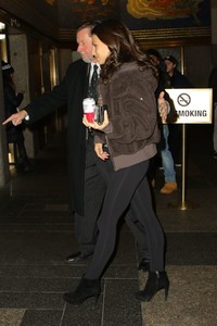 hilaria-baldwin-arrives-at-late-night-with-seth-meyers-in-los-angeles-12-06-2018-5.jpg