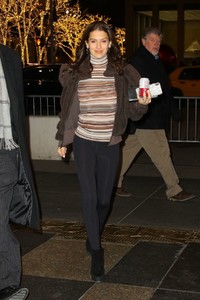 hilaria-baldwin-arrives-at-late-night-with-seth-meyers-in-los-angeles-12-06-2018-9.jpg