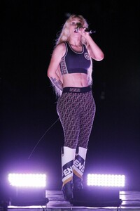 iggy-azalea-performs-at-a-concert-in-rio-de-janeiro-12-27-2018-0.jpg