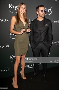 iris-mittenaere-and-actor-jeremy-piven-attend-the-prive-revaux-at-picture-id1042094828.jpg