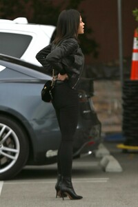 jenna-dewan-out-and-about-in-los-angeles-12-14-2018-4.jpg