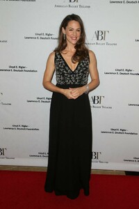 jennifer-garner-american-ballet-theatre-s-annual-holiday-benefit-in-beverly-hills-12-17-2018-12.jpg