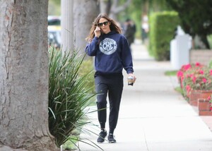 jennifer-garner-in-workout-clothes-los-angeles-12-14-2018-5.jpg