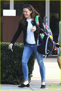 jennifer-garner-la-december-2018-03.jpg