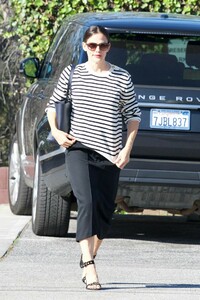 jennifer-garner-leaving-church-in-pacific-palisades-12-16-2018-0.jpg