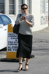 jennifer-garner-leaving-church-in-pacific-palisades-12-16-2018-3.jpg