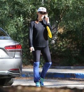 jennifer-garner-out-at-a-park-in-brentwood-12-08-2018-1.jpg