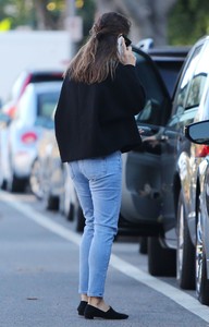 jennifer-garner-out-in-brentwood-12-03-2018-5.jpg