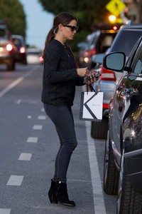 jennifer-garner-out-in-brentwood-12-04-2018-4.jpg