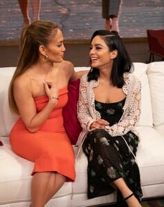 jennifer-lopez-and-vanessa-hudgens-at-despierta-america-in-miami-12-14-2018-11.jpg