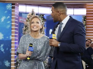 jennifer-lopez-at-good-morning-america-12-12-2018-2.jpg