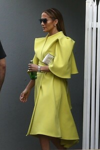 jennifer-lopez-leaves-despierta-america-in-miami-12-14-2018-4.jpg
