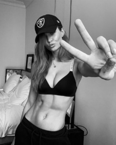 josephineskriver_45806869_1690815544356685_8510678325154213200_n.thumb.jpg.57dd5a2f36a251bbcfabd75f4692490b.jpg