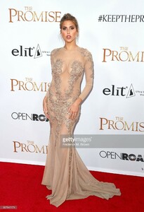 kara-del-toro-attends-the-premiere-of-open-road-films-the-promise-at-picture-id667841174.jpg