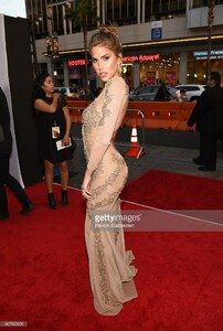 kara-del-toro-attends-the-premiere-of-open-road-films-the-promise-at-picture-id667862056.jpg