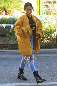 karrueche-tran-street-fashion-12-28-2018-11.jpg