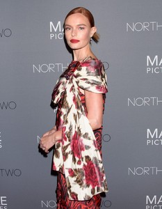 kate-bosworth-nona-premiere-in-new-york-12-07-2018-7.thumb.jpg.651d760b4a1ae7af6562d7e058a79a88.jpg