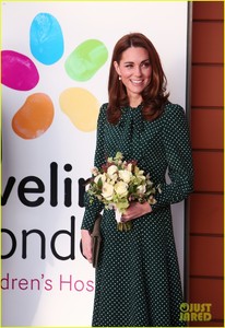 kate-middleton-prince-william-childrens-hospital-01.jpg