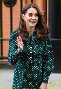 kate-middleton-prince-william-childrens-hospital-05.jpg