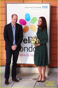 kate-middleton-prince-william-childrens-hospital-07.jpg