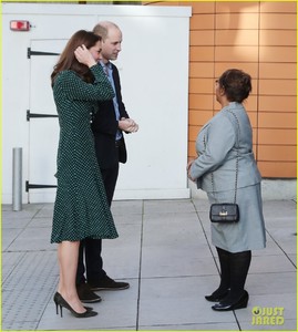 kate-middleton-prince-william-childrens-hospital-10.jpg