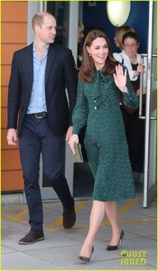 kate-middleton-prince-william-childrens-hospital-25.jpg