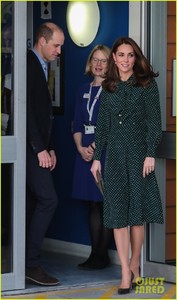 kate-middleton-prince-william-childrens-hospital-29.jpg