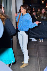katie-holmes-at-madison-square-garden-in-nyc-12-07-2018-1.jpg