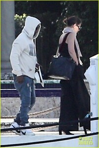 katie-holmes-jamie-foxx-december-2018-01.jpg