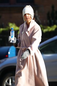 katie-holmes-street-style-out-in-nyc-12-10-2018-11.jpg