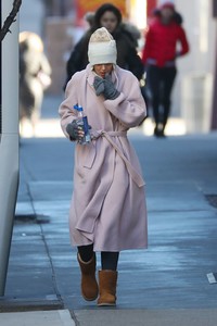 katie-holmes-street-style-out-in-nyc-12-10-2018-7.jpg