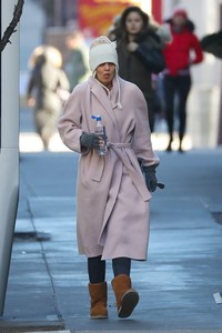 katie-holmes-street-style-out-in-nyc-12-10-2018-8.jpg