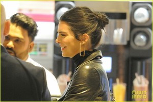 kendall-jenner-london-mcdonalds-december-2018-01-2.jpg