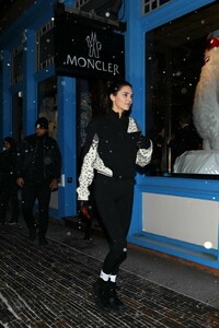 kendall-jenner-night-out-in-aspen-12-28-2018-0.thumb.jpg.3c62d4a8c475524b7ecd3f4764eeed94.jpg