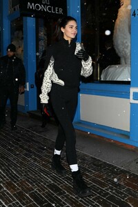 kendall-jenner-night-out-in-aspen-12-28-2018-3.thumb.jpg.18433fd0349af5c4013271c4ed7774f0.jpg