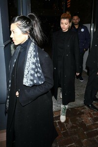 kim-and-kourtney-kardashian-kendall-jenner-and-sofia-richie-out-shopping-in-aspen-12-28-2018-11.jpg