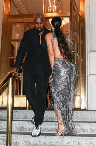 kim-kardashian-and-kanye-west-cher-musical-in-new-york-12-03-2018-4.jpg