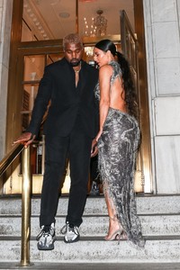 kim-kardashian-and-kanye-west-cher-musical-in-new-york-12-03-2018-5.jpg