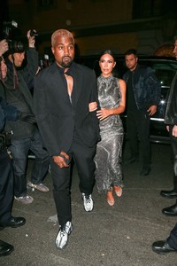 kim-kardashian-and-kanye-west-cher-musical-in-new-york-12-03-2018-8.jpg