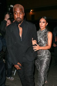 kim-kardashian-and-kanye-west-cher-musical-in-new-york-12-03-2018-9.jpg