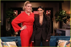 kim-kardashian-busy-tonight-02.JPG