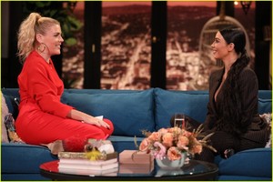 kim-kardashian-busy-tonight-07.JPG