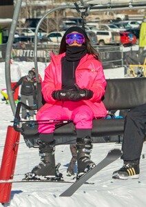 kim-kardashian-hitting-the-slopes-in-aspen-12-29-2018-0.jpg