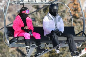 kim-kardashian-hitting-the-slopes-in-aspen-12-29-2018-10.jpg