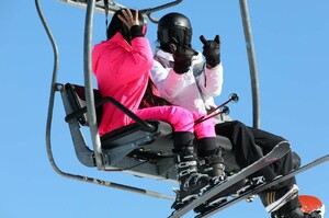 kim-kardashian-hitting-the-slopes-in-aspen-12-29-2018-11.jpg