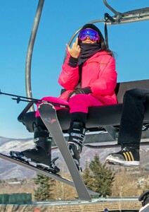 kim-kardashian-hitting-the-slopes-in-aspen-12-29-2018-5.jpg