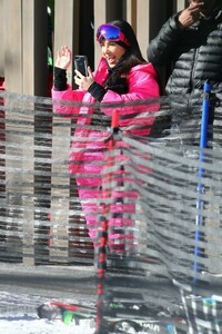 kim-kardashian-hitting-the-slopes-in-aspen-12-29-2018-8.jpg